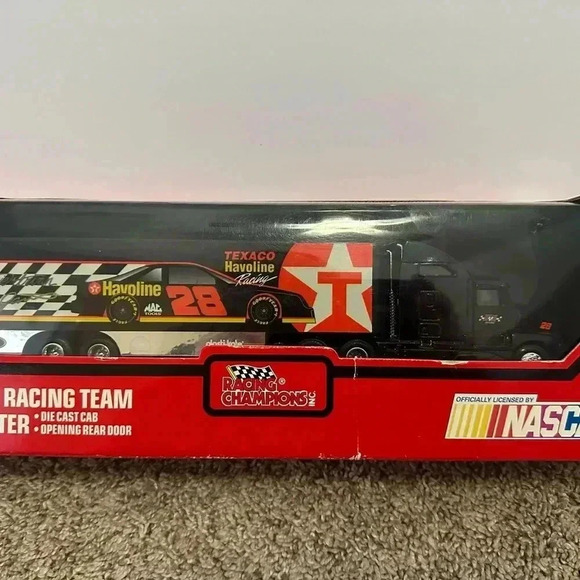 Racing Champions 1995 edition #28 1:64 scale racing team transporter. - Picture 3 of 5
